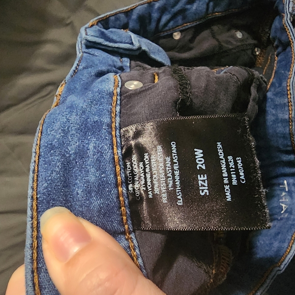 Tahari Skinny Blue Jeans - Picture 3 of 4